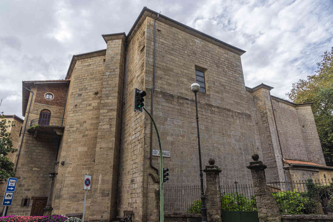 Guipúzcoa - Zarautz 14 - parroquia Santa María la Real.jpg
